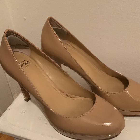Beige heels - Picture 3 of 5